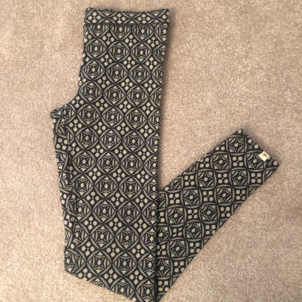 Hollister- Tribal Print Leggings- SIZE XS
